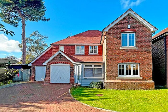 4 Bedroom Detached House For Sale In Willowmead Close, Runcton, Chichester, PO20