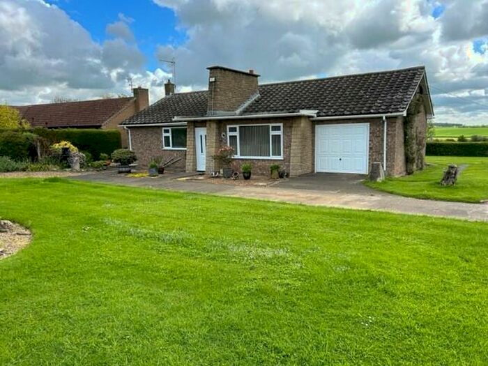 3 Bedroom Detached Bungalow For Sale In High Street, Swayfield, Grantham, NG33