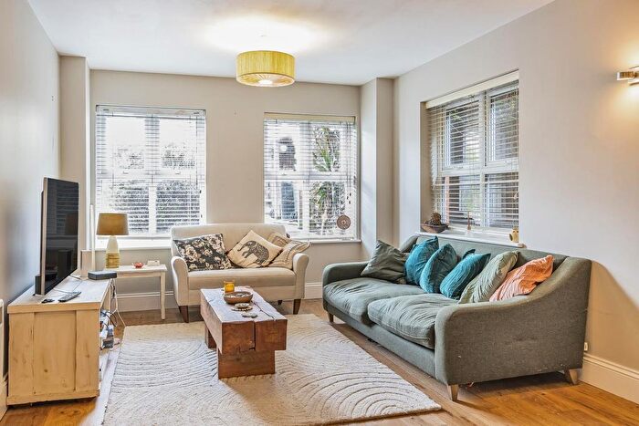 2 Bedroom Flat For Sale In Lowther Hill, Forest Hill, London, SE23