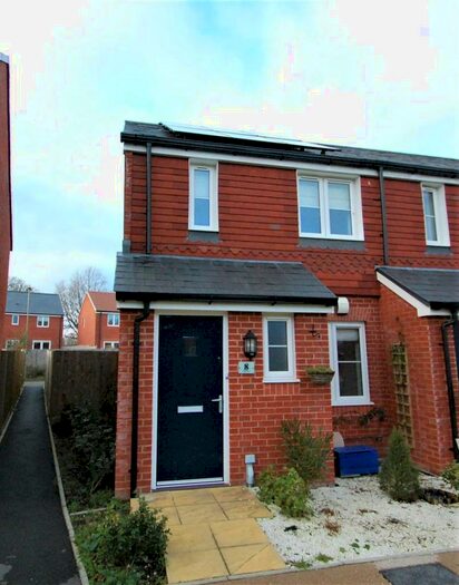 2 Bedroom End Of Terrace House To Rent In Otter Walk, Petersfield, GU32