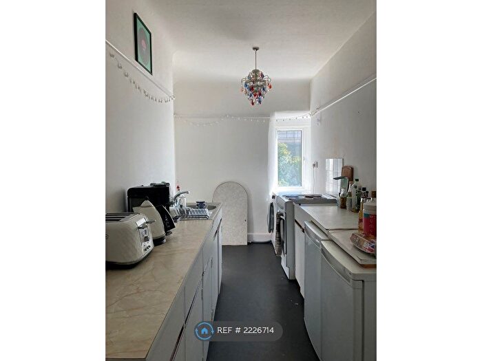 2 Bedroom Flat To Rent In Toft Mansions, Bournemouth, BH1