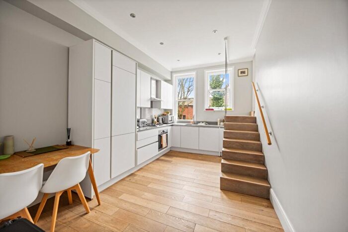 2 Bedroom Flat For Sale In Platts Lane, Hampstead, NW3