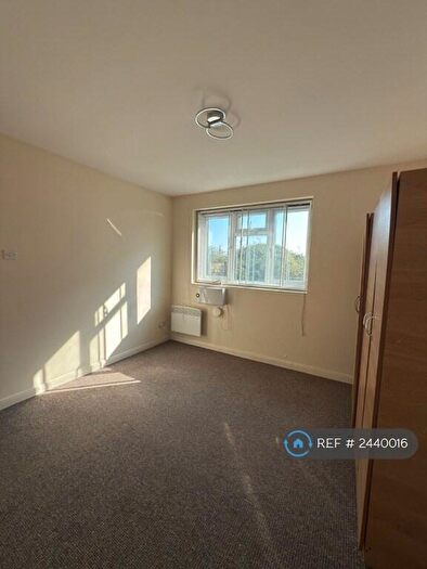 2 Bedroom Flat To Rent In Claremont Close, London, E16