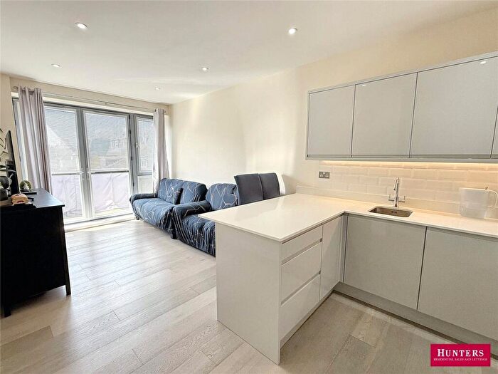 2 Bedroom Apartment For Sale In Station Road, Barnet, EN5