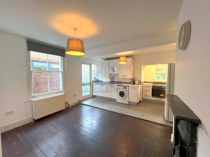 3 Bedroom Maisonette To Rent In Fieldhouse Road, Balham, SW12