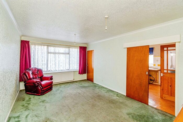 2 Bedroom Semi-Detached Bungalow For Sale In Maple Leaf Road, Wednesbury, WS10