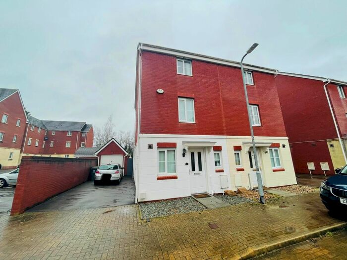 4 Bedroom Town House To Rent In Watkins Square, Llanishen, Cardiff, CF14