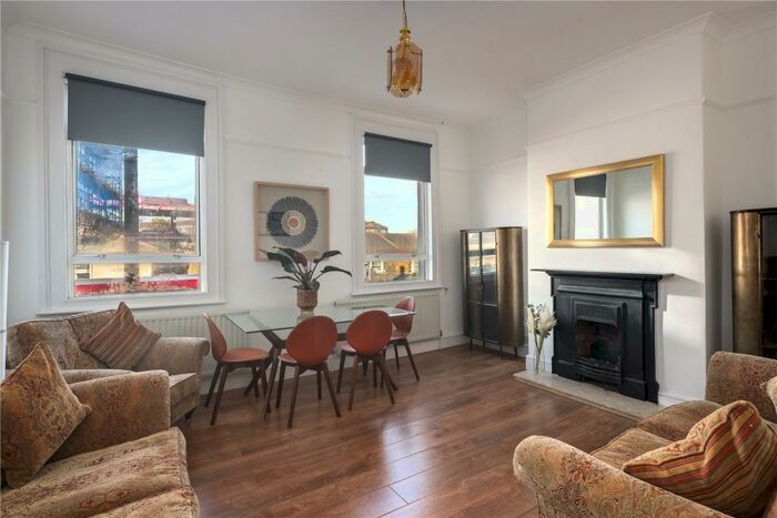 2 Bedroom Flat To Rent In Woodgrange Road, Forest Gate, London, E7