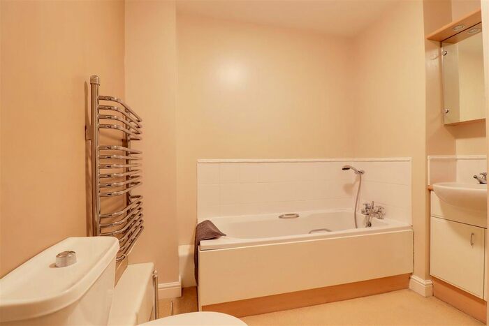 2 Bedroom Flat For Sale In Dunsley House, Hessle Road, Hull, HU4
