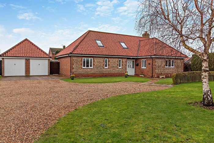 4 Bedroom Detached Bungalow For Sale In Meadow View, Bacton, Norwich, NR12