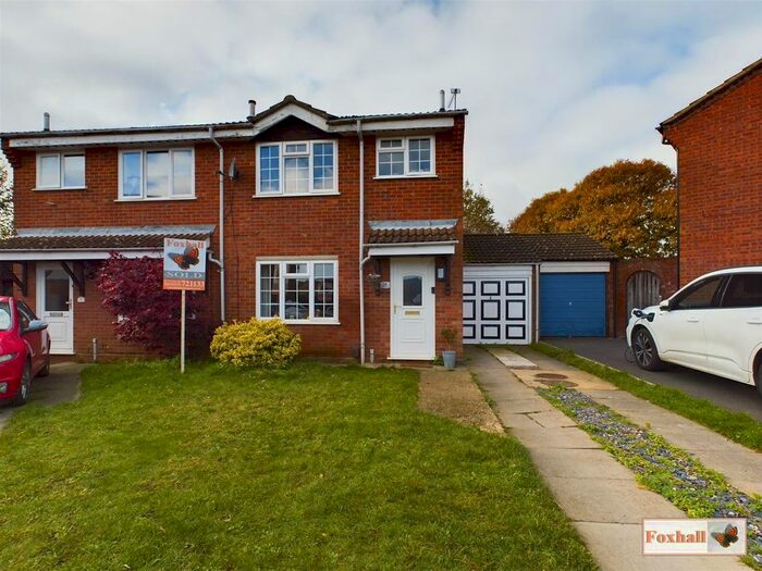 3 Bedroom Semi-Detached House For Sale In Swatchway Close, Ipswich, IP3