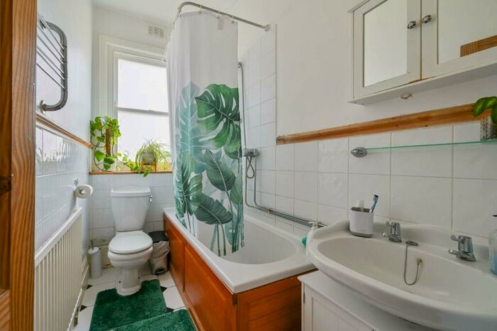 1 Bedroom Flat To Rent In Barnsbury Terrace, Islington, London, N1