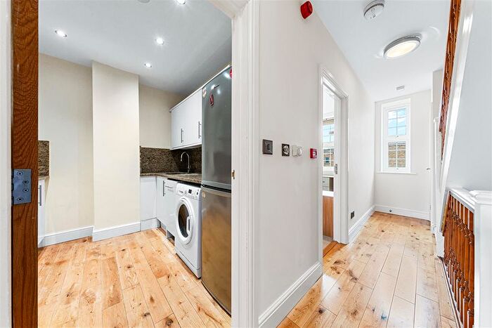 4 Bedroom Flat To Rent In Chapel Market, London, N1