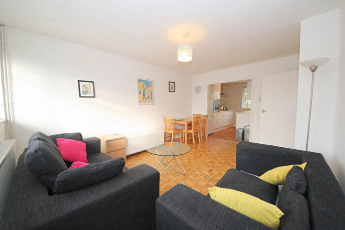 2 Bedroom Maisonette To Rent In Chase Road, London, N14