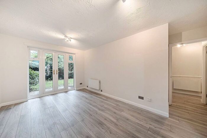 1 Bedroom Flat For Sale In Broomhill Road, Wandsworth Town, London, SW18