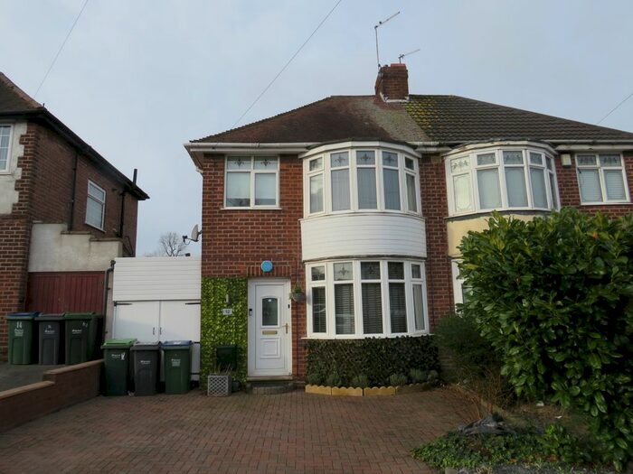 3 Bedroom Semi-Detached House To Rent In Defford Drive, Oldbury, B68