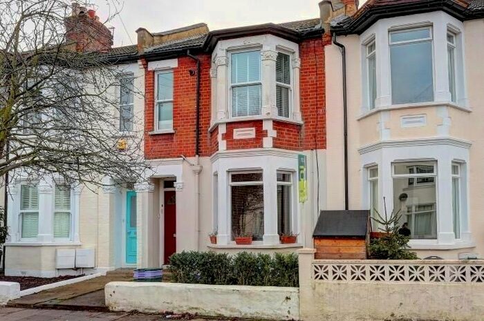 2 Bedroom Flat To Rent In Dryden Road, London, SW19