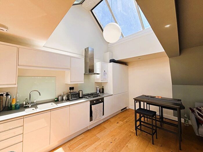2 Bedroom Flat To Rent In Church Street, Tonbridge, TN9