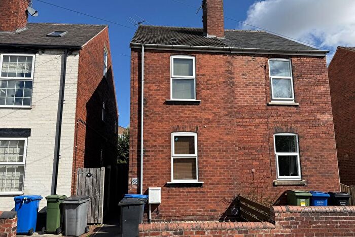 3 Bedroom Semi-Detached House To Rent In Holland Road, Old Whittington, Chesterfield, S41