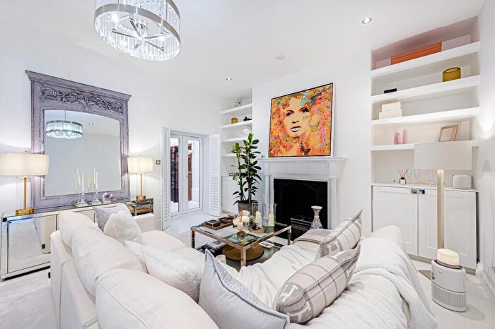 3 Bedroom Flat For Sale In Redcliffe Square, Chelsea, London, SW10