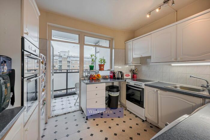 2 Bedroom Flat To Rent In Churchill Gardens, London, Uk, SW1V