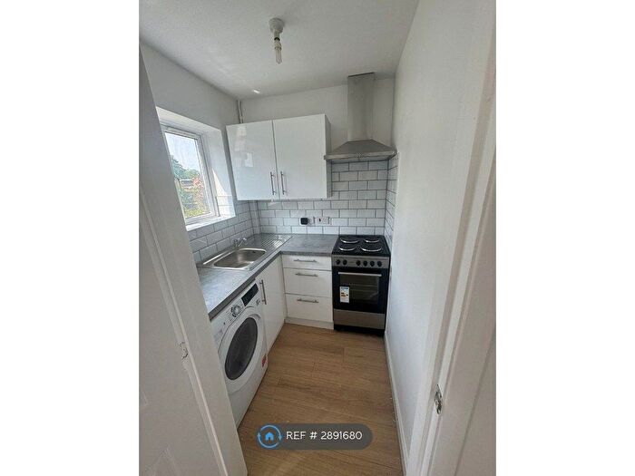 1 Bedroom Flat To Rent In Churchill Avanue, Aylesbury, HP21