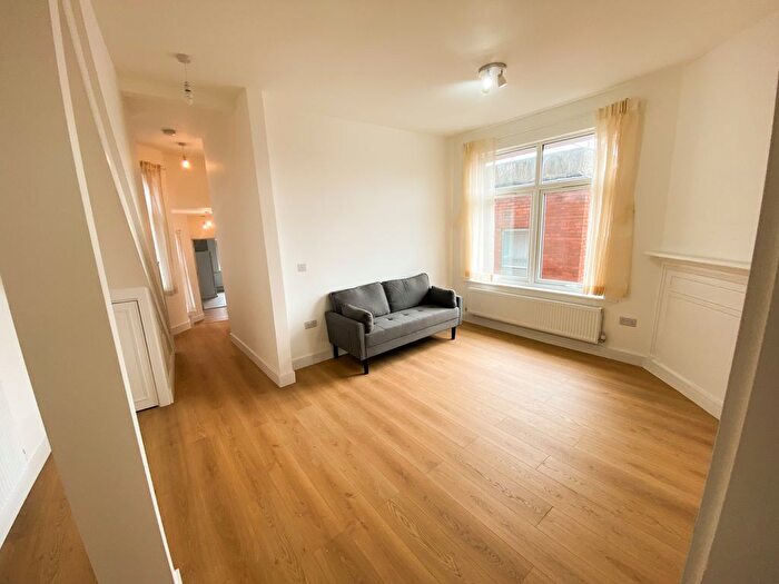 4 Bedroom Flat To Rent In Finchley Road, London, NW11