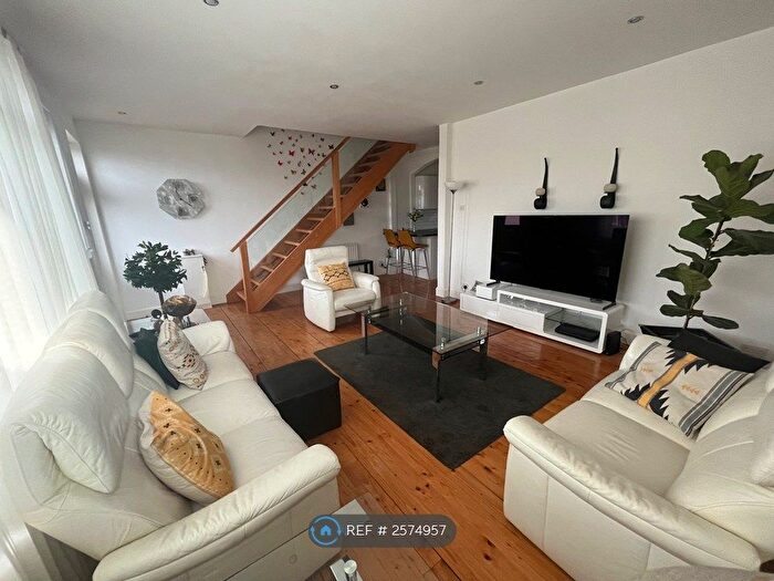 3 Bedroom Semi-Detached House To Rent In Invergowrie Drive, Dundee, DD2