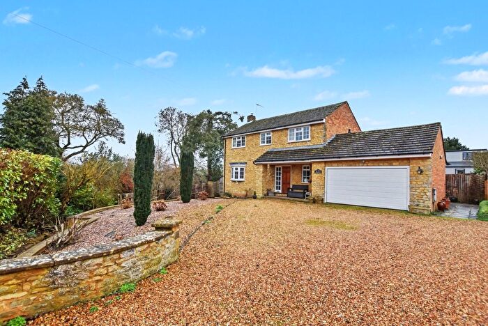 3 Bedroom Detached House For Sale In St. Johns Way, Piddington, Northampton, NN7