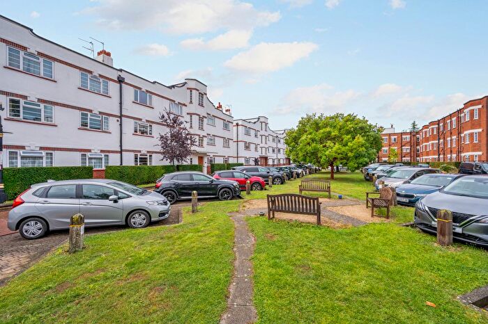 2 Bedroom Flat For Sale In Bushey Road, Raynes Park, SW20