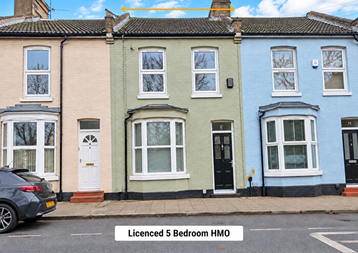 5 Bedroom Terraced House For Sale In Abingdon Road, Middlesbrough, TS1
