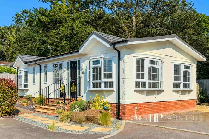 2 Bedroom Park Home For Sale In Emms Lane, Brooks Green, RH13