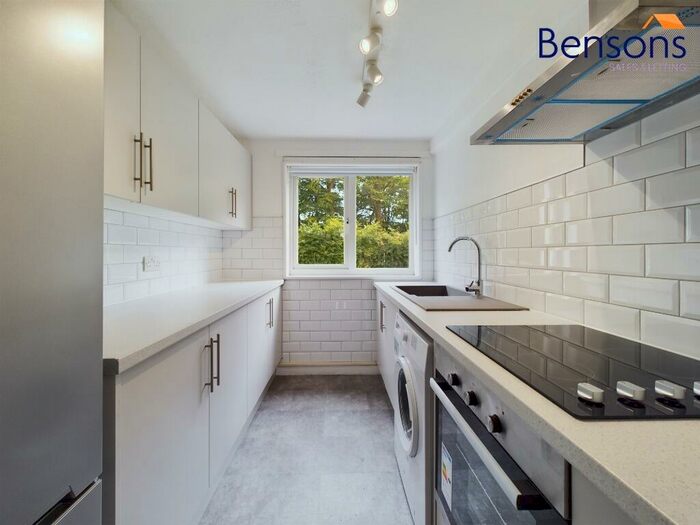 2 Bedroom Flat To Rent In Elphinstone Crescent, East Kilbride, South Lanarkshire, G75