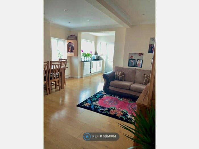 3 Bedroom End Of Terrace House To Rent In Lawford Gardens, Dartford, DA1