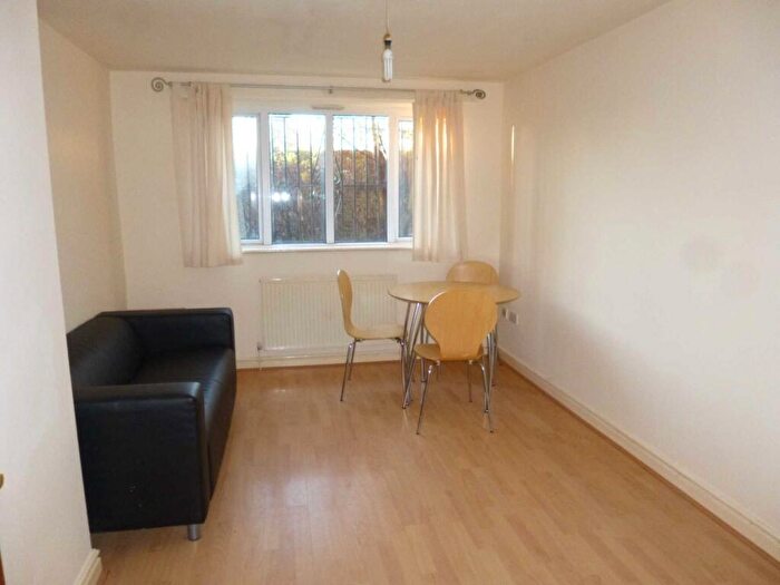 2 Bedroom Flat To Rent In Wynnstay Grove, Fallowfield, M14
