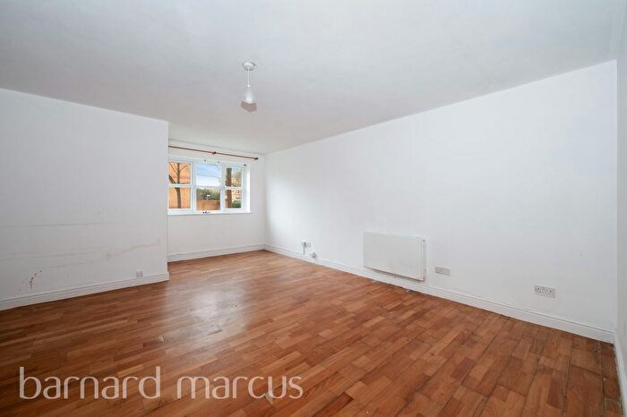 2 Bedroom Flat To Rent In Winery Lane, Kingston Upon Thames, KT1