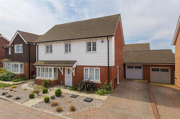 4 Bedroom Detached House For Sale In Lodge Way, Lenham, ME17