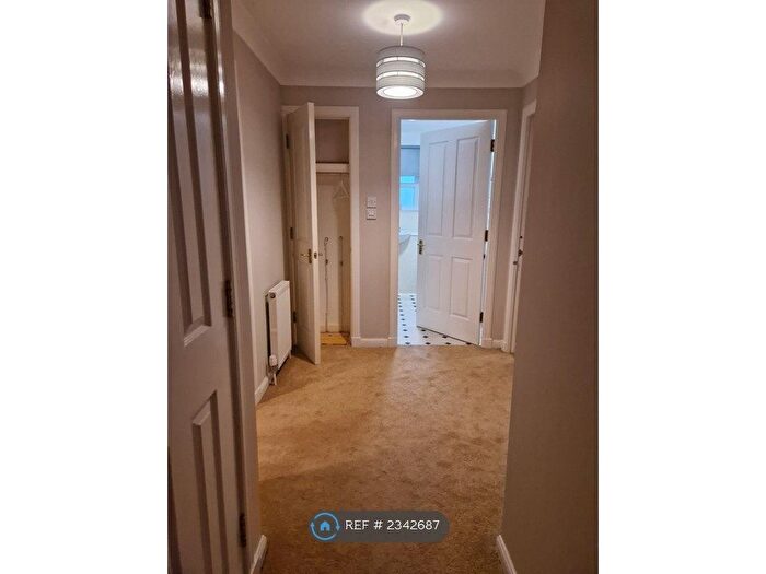 2 Bedroom Flat To Rent In Mallots View, Glasgow, G77