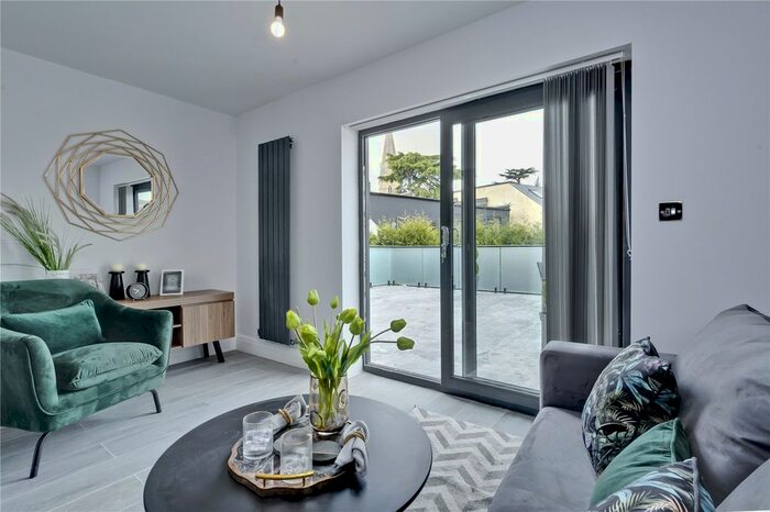 1 Bedroom Flat To Rent In High Street, Esher, Surrey, KT10