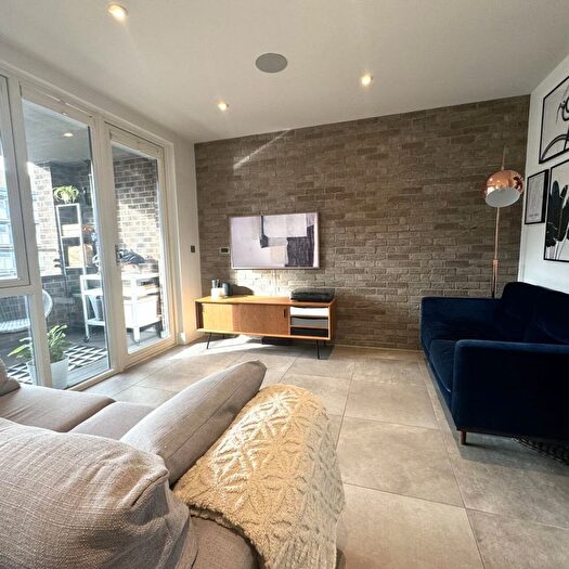 1 Bedroom Flat To Rent In Wadeson Street, London, E2