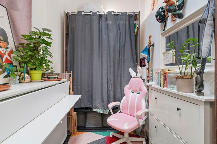 1 Bedroom Flat To Rent In Caledonian Road, Islington, London, N1