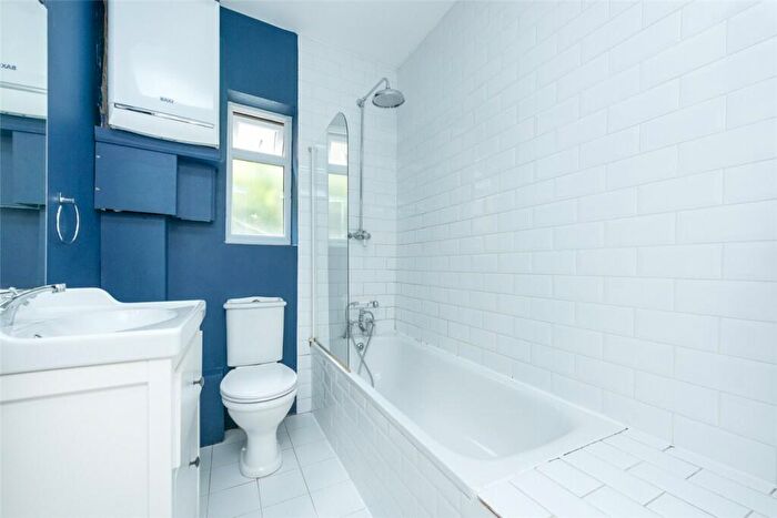 2 Bedroom Apartment To Rent In St Johns Avenue, London, NW10