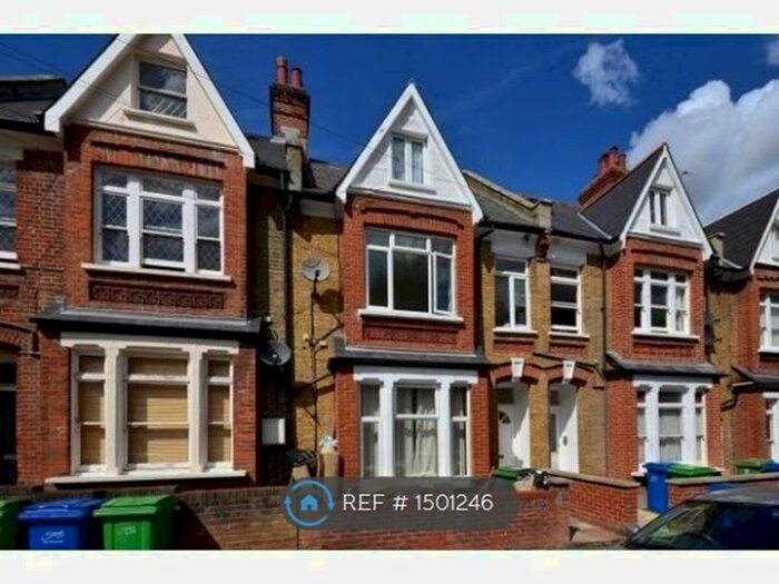 2 Bedroom Flat To Rent In Glengarry Road, London, SE22