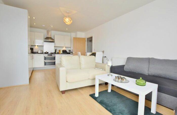 1 Bedroom Flat To Rent In Maxwell Road, Romford, RM7