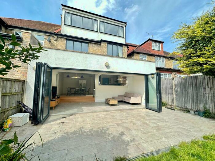 5 Bedroom Semi-Detached House To Rent In Bow Lane, London, N12