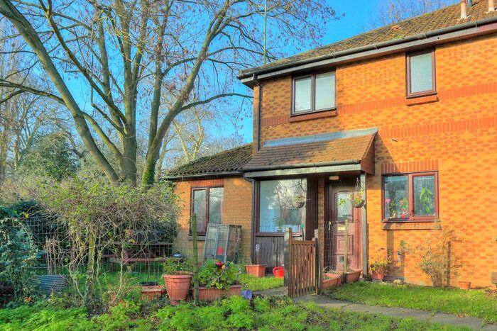 1 Bedroom Property To Rent In Mercers Row, St.Albans AL1