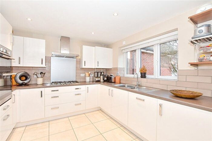 4 Bedroom Detached House For Sale In Broke Wood Way, Maidstone, Kent, ME16