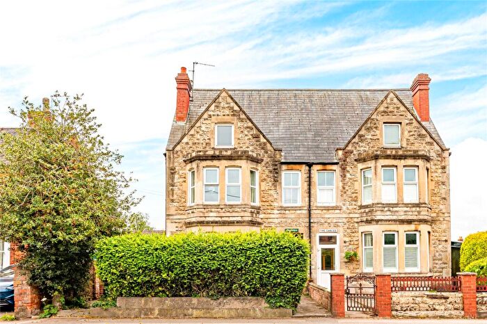 5 Bedroom Semi-Detached House For Sale In Bath Road, Devizes, Wiltshire, SN10