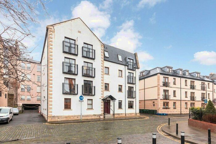 2 Bedroom Flat To Rent In West Silvermills Lane, Edinburgh, EH3