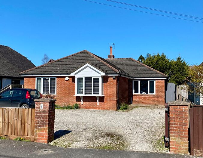 3 Bedroom Detached Bungalow For Sale In Fairlie, Ringwood, BH24